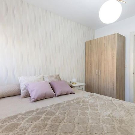 Neptuno Deluxe Apartment Granada Bagian luar foto