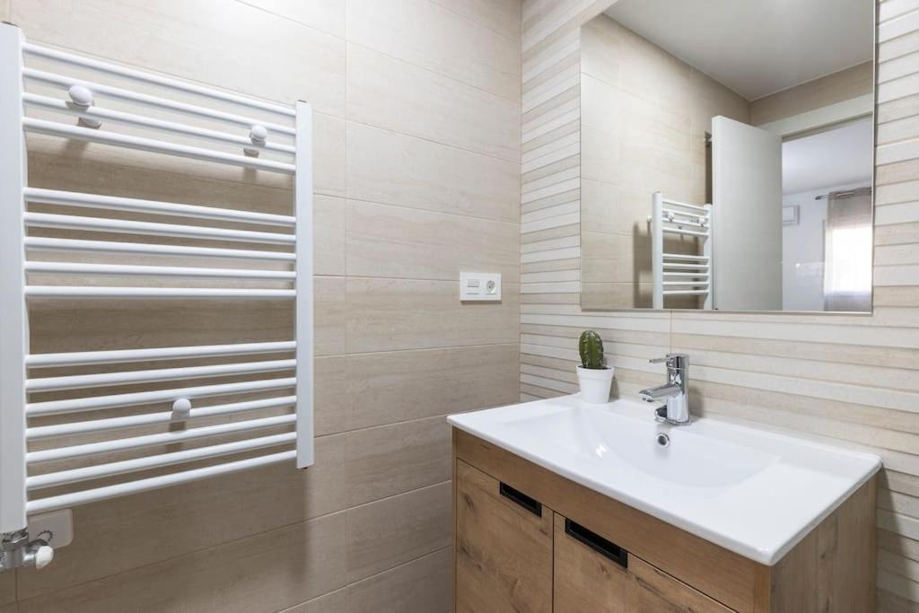 Neptuno Deluxe Apartment Granada Bagian luar foto